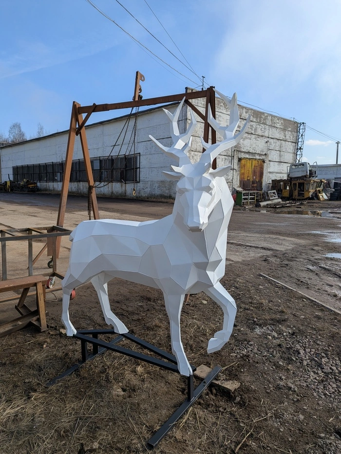 металлический олень